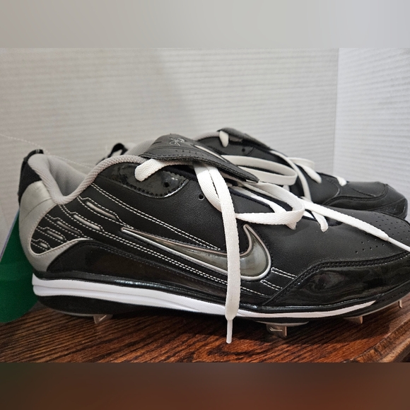 New NIKE cleats Size 13.5 - Picture 2 of 5